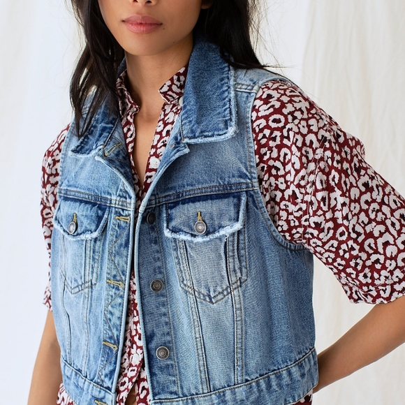 Free People Jackets & Blazers - NWOT Free People Crop Blue Denim Vest.